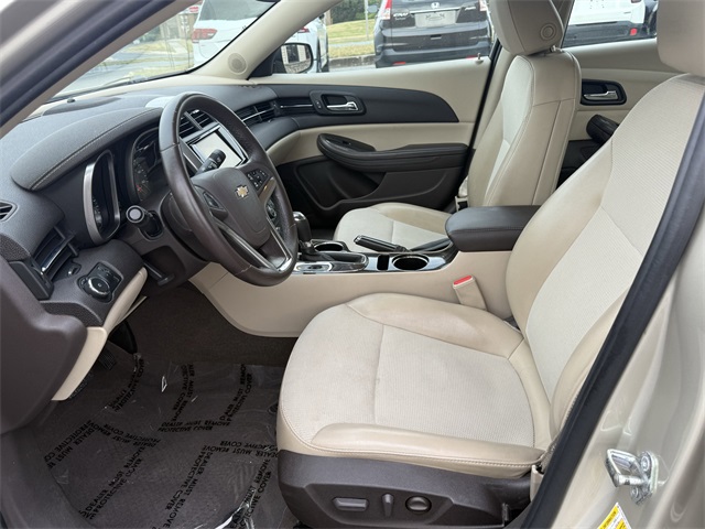 Vehicle image 22 of 24