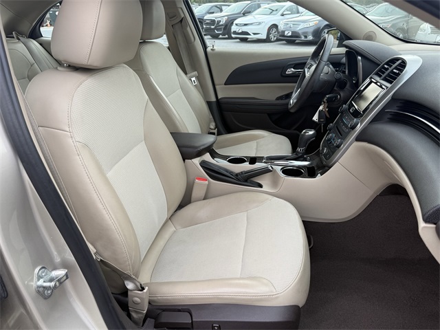 Vehicle image 12 of 24
