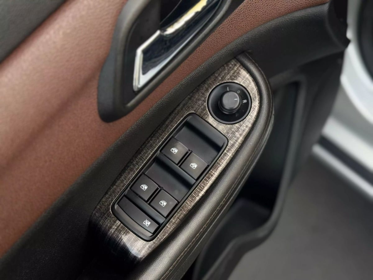 Vehicle image 18 of 29