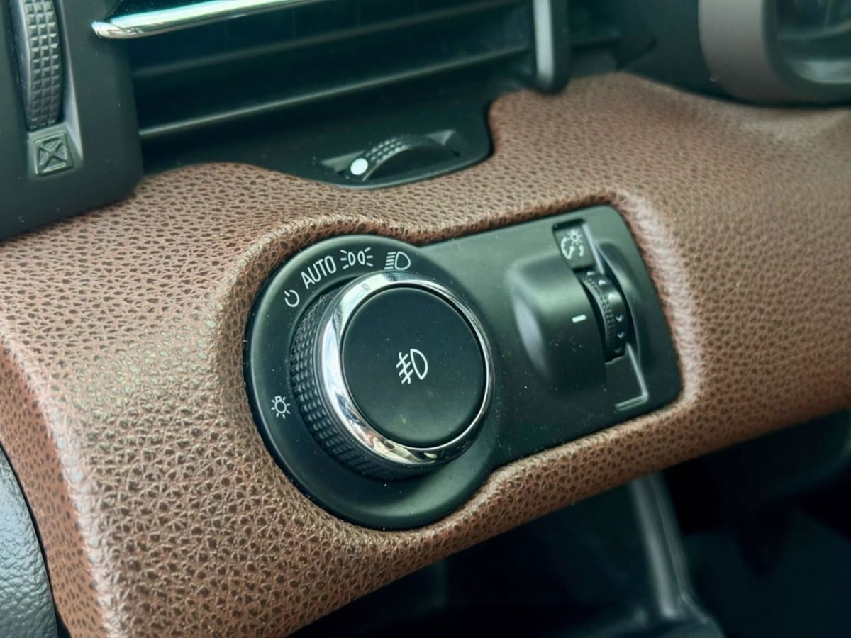 Vehicle image 25 of 29