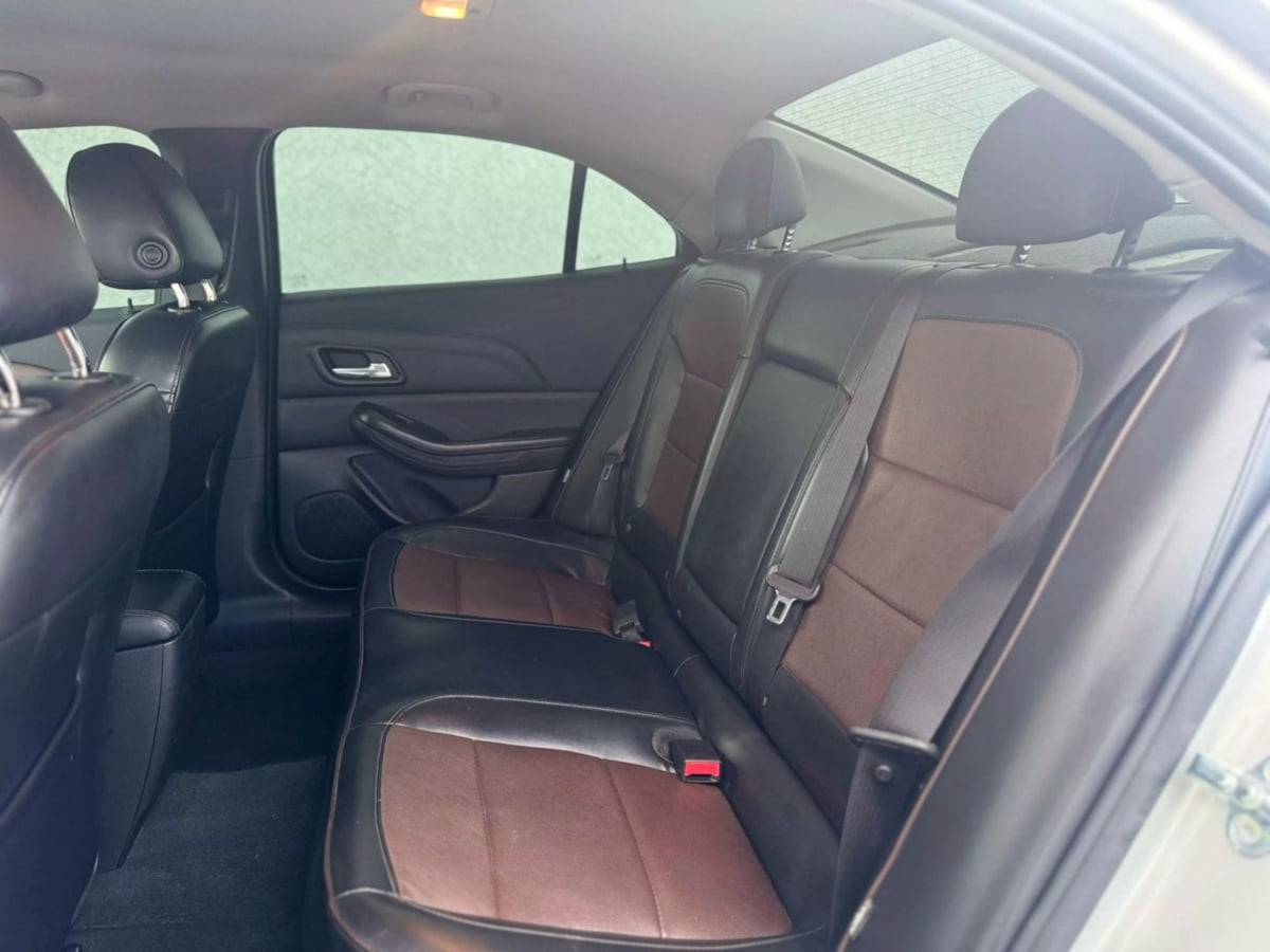 Vehicle image 17 of 29