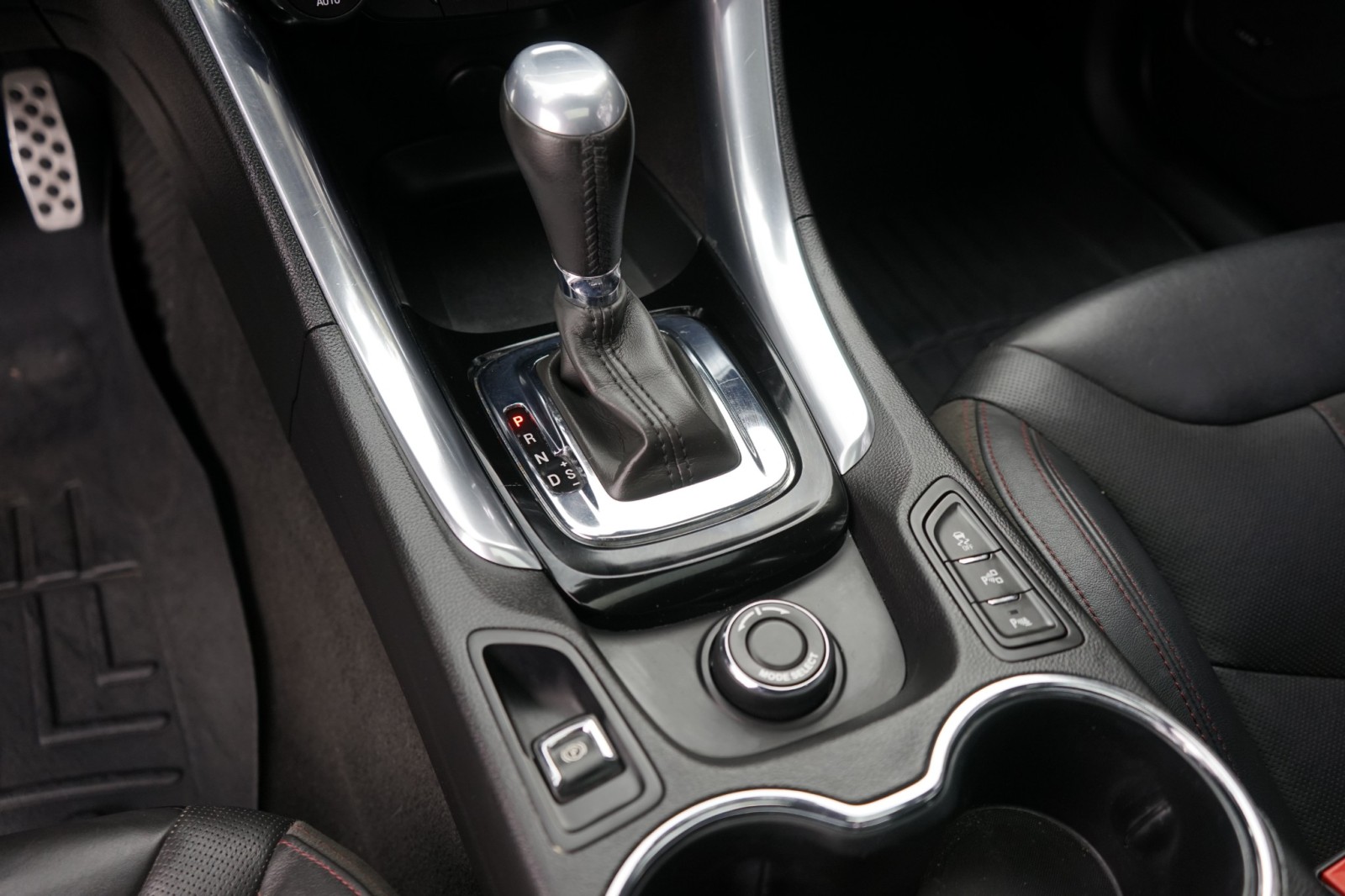 2015 Chevrolet SS Base Image 24 of 27