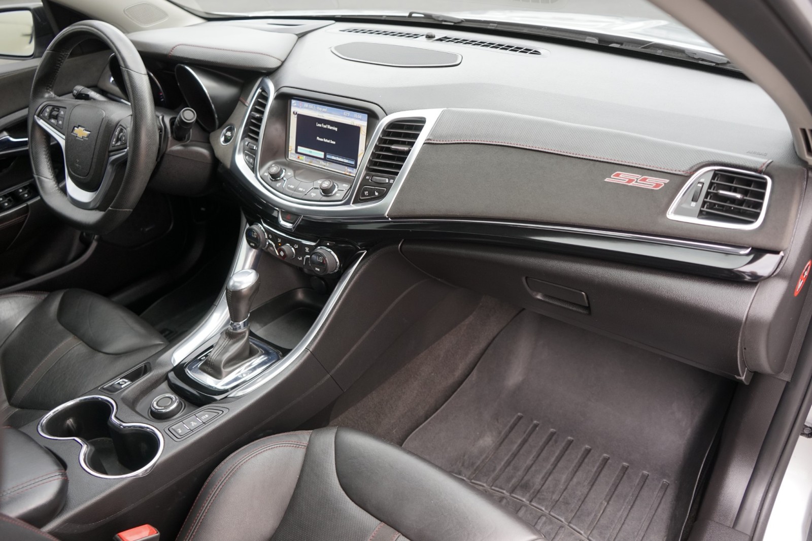 2015 Chevrolet SS Base Image 17 of 27