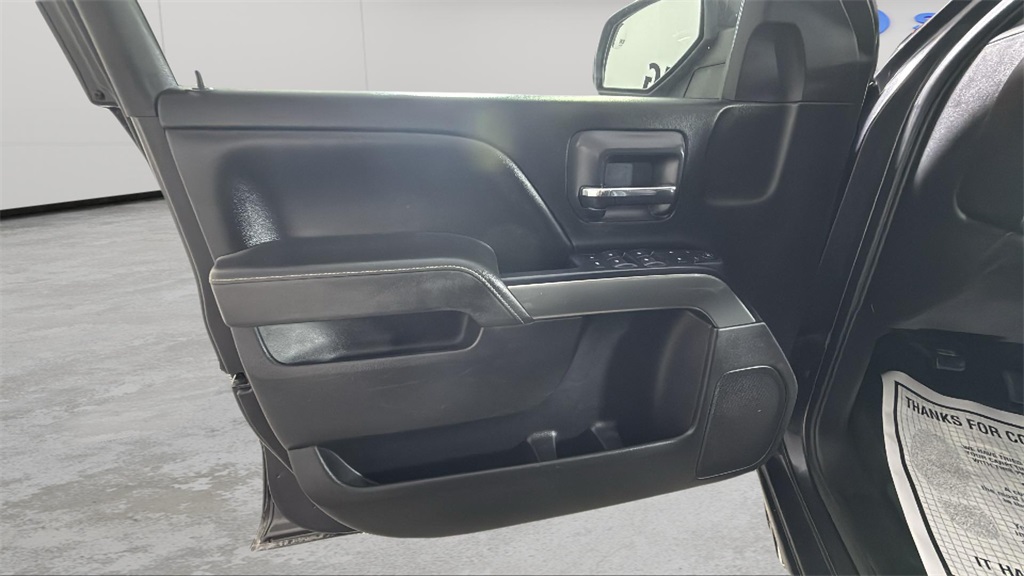 Vehicle image 27 of 35
