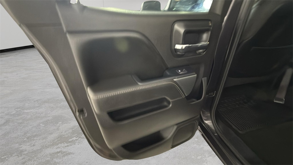 Vehicle image 31 of 35