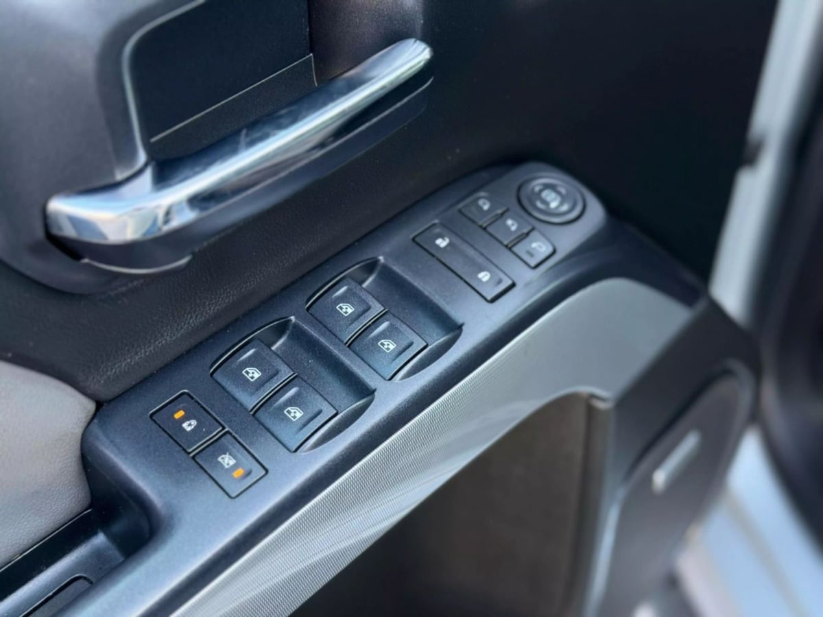 Vehicle image 31 of 36