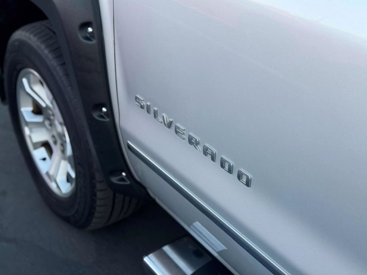 Vehicle image 17 of 36