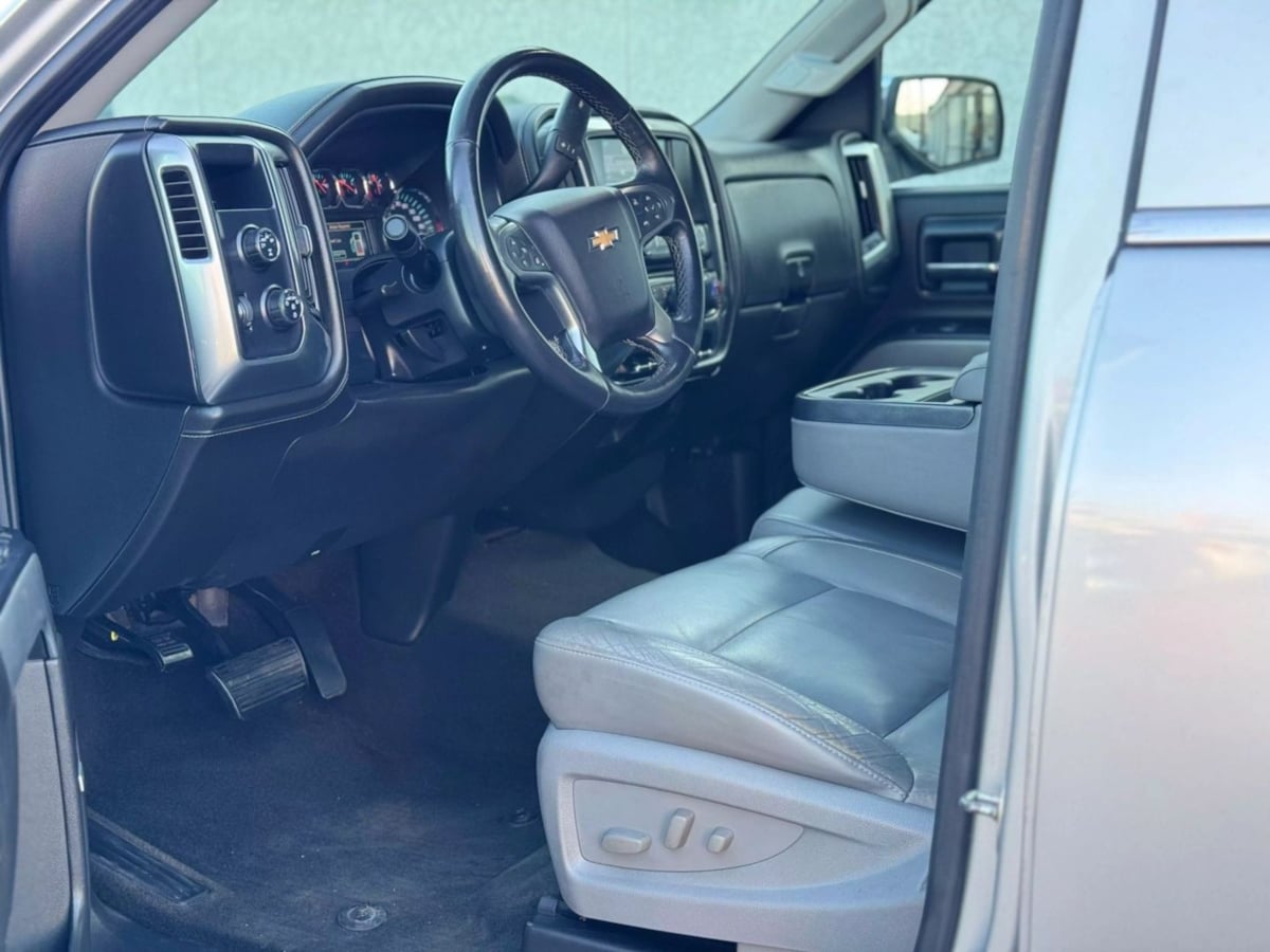 Vehicle image 18 of 36