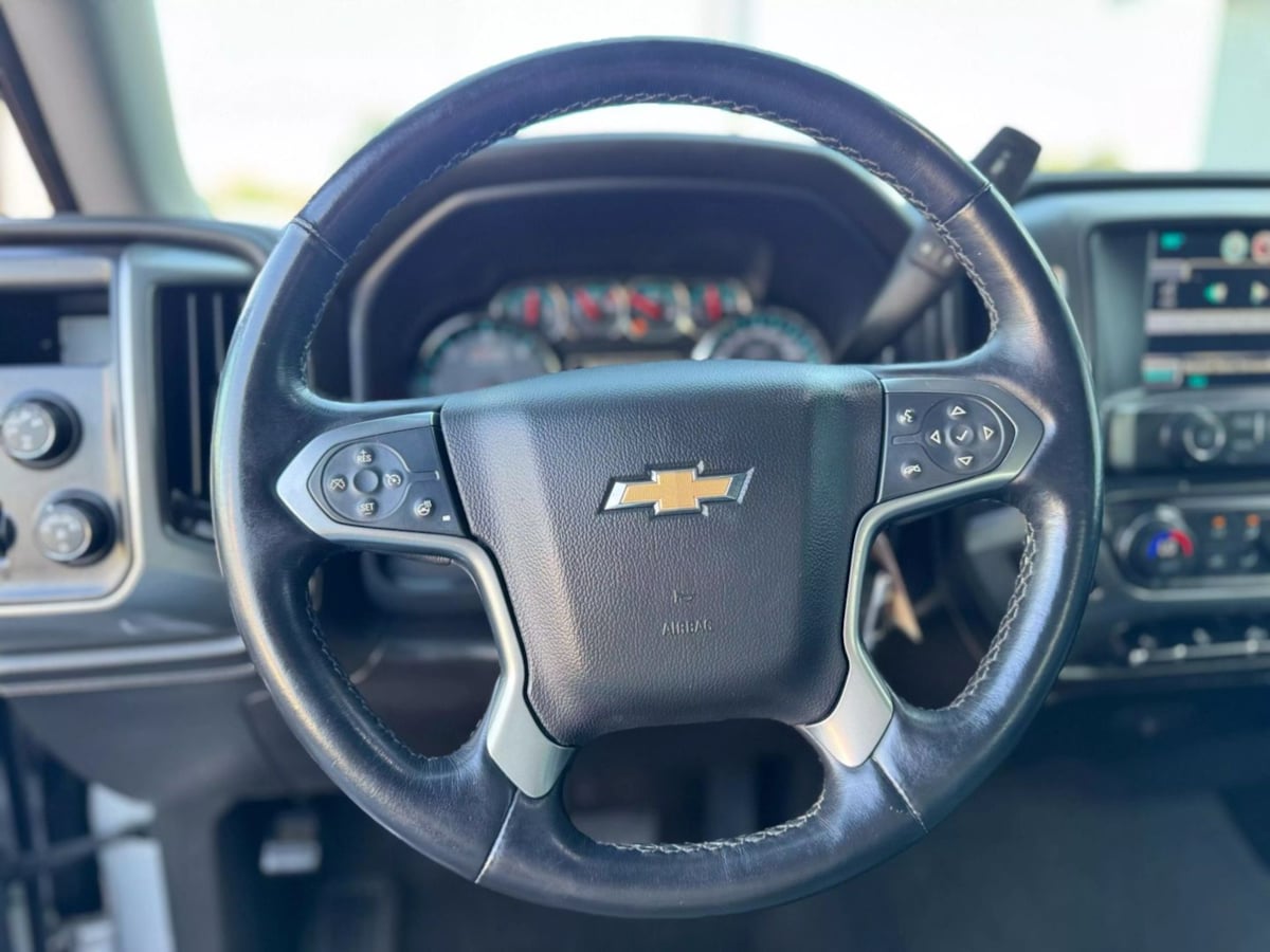 Vehicle image 27 of 36