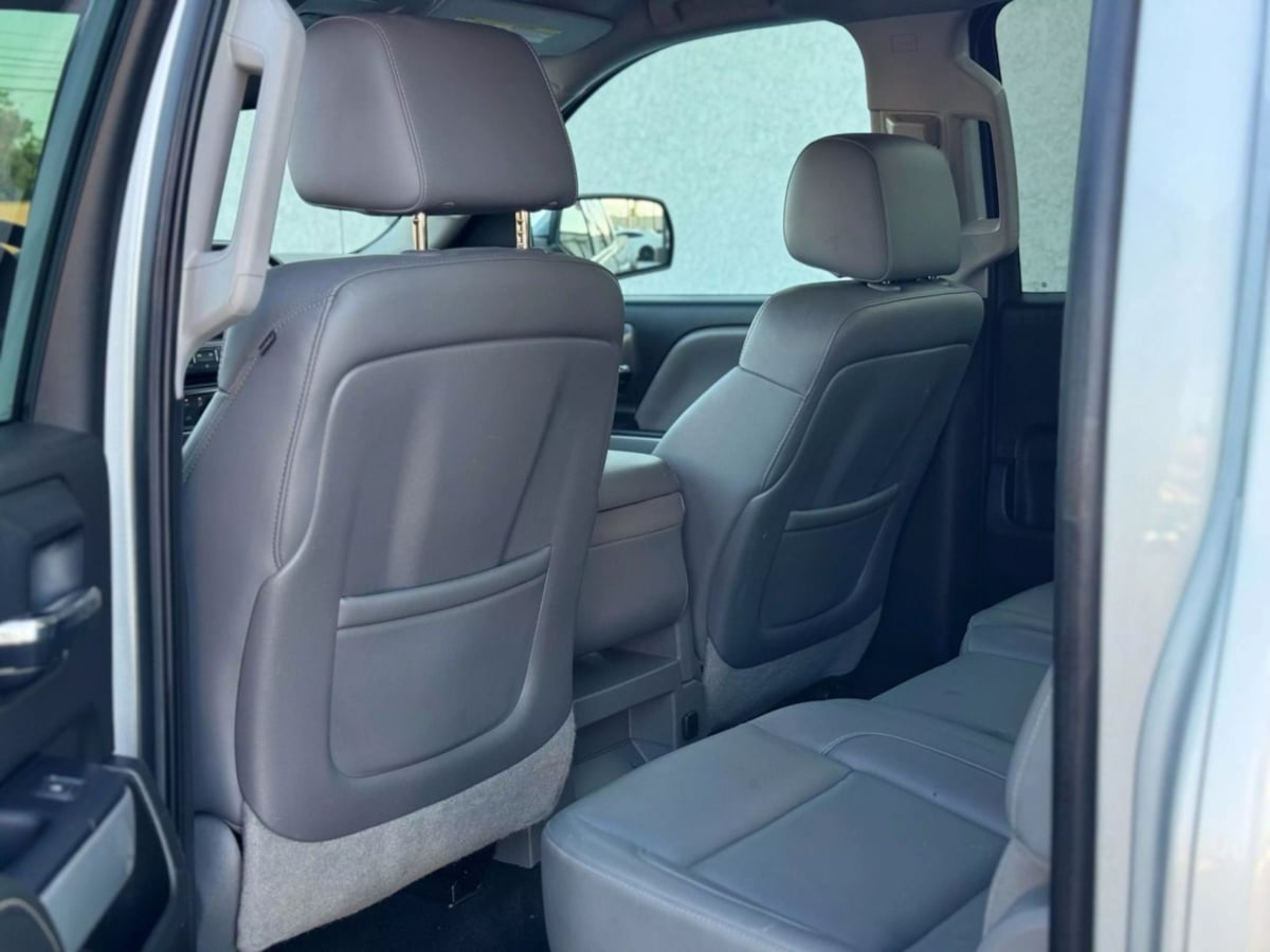 Vehicle image 19 of 36