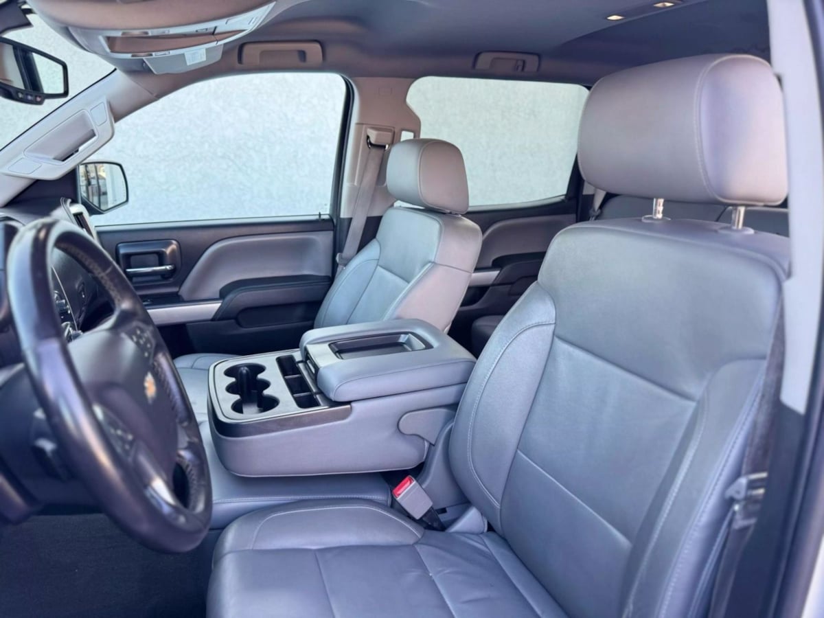 Vehicle image 21 of 36