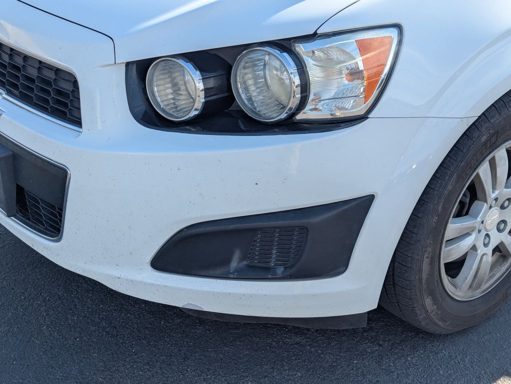 2015 Chevrolet Sonic LT Image 10 of 35