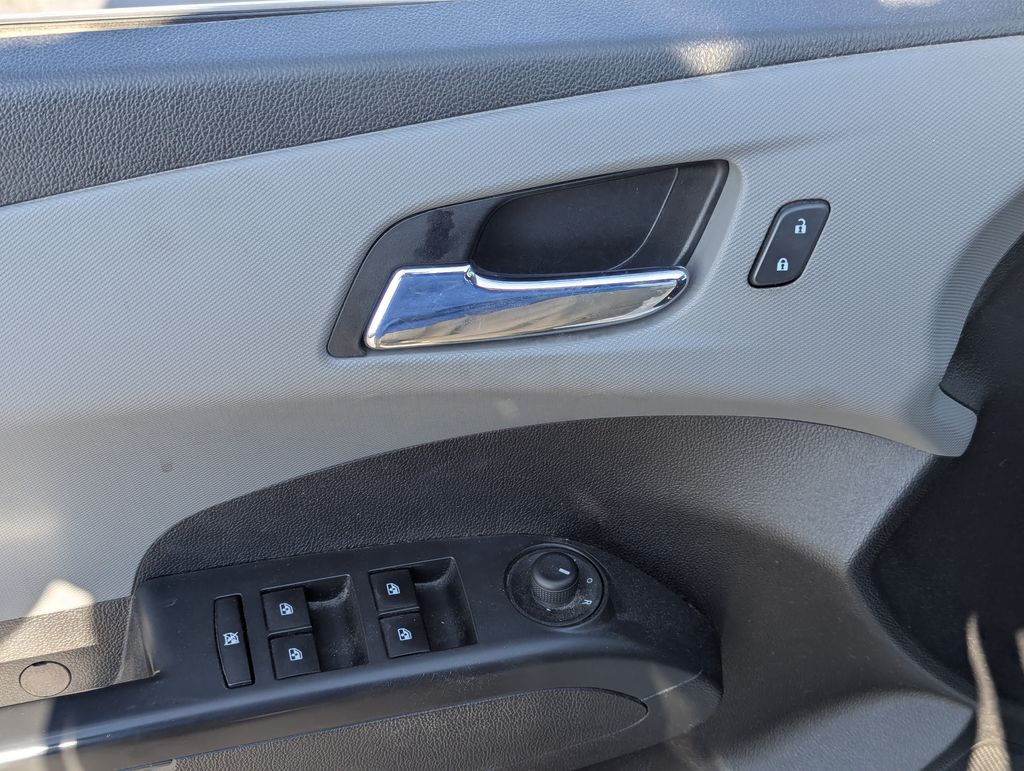 2015 Chevrolet Sonic LT Image 25 of 35