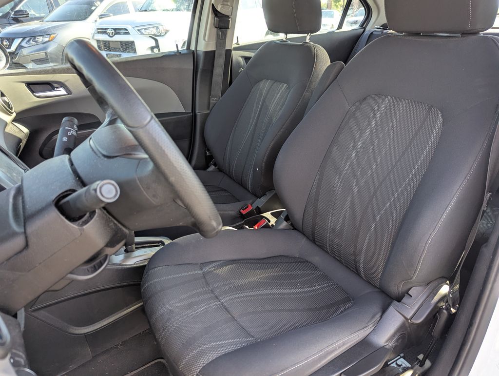 2015 Chevrolet Sonic LT Image 11 of 35