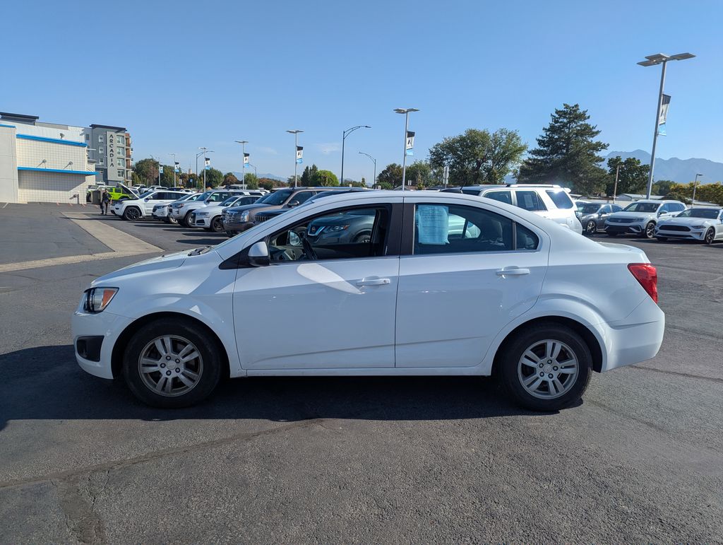 2015 Chevrolet Sonic LT Image 8 of 35