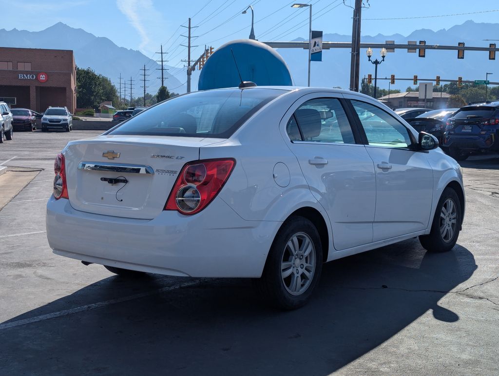 2015 Chevrolet Sonic LT Image 5 of 35
