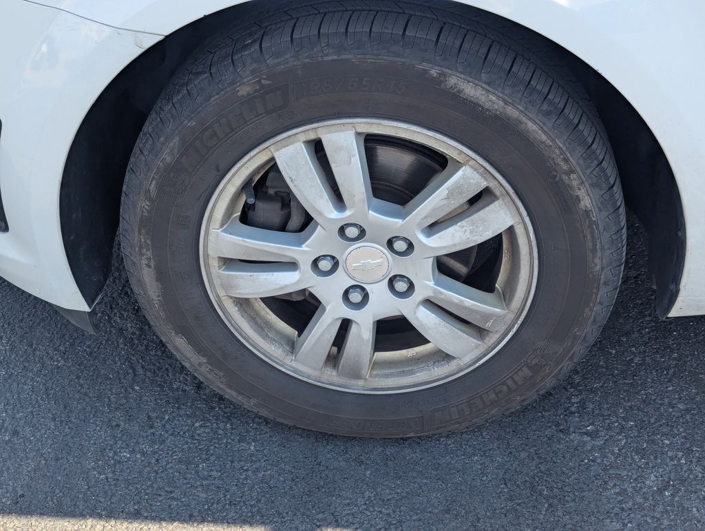 2015 Chevrolet Sonic LT Image 9 of 35