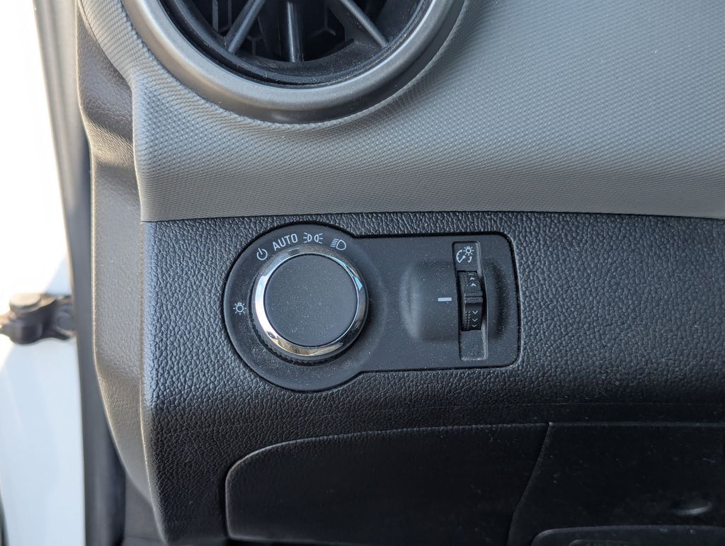 2015 Chevrolet Sonic LT Image 30 of 35