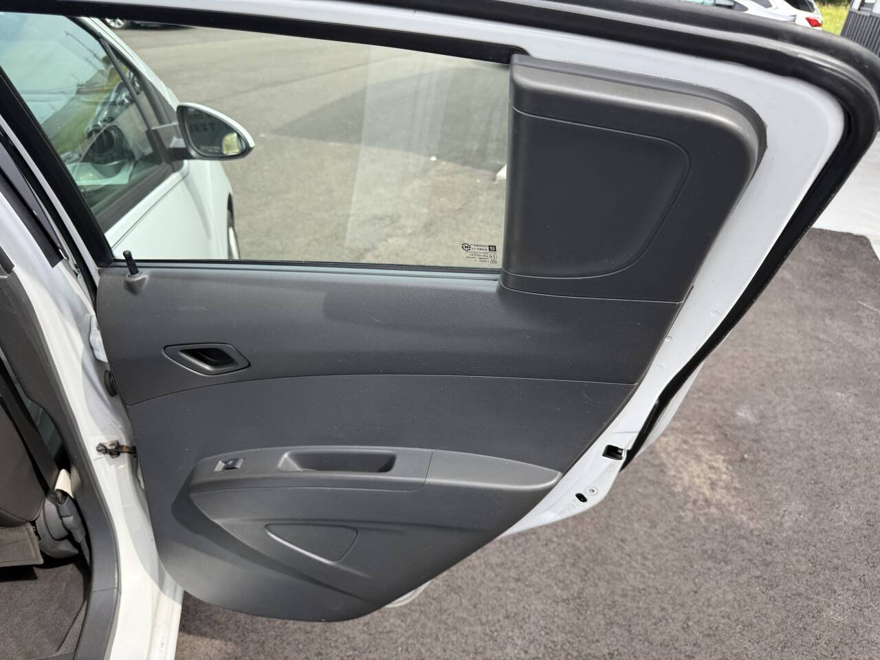 2015 Chevrolet Spark LT Image 21 of 22