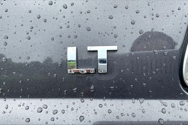 Vehicle image 10 of 34