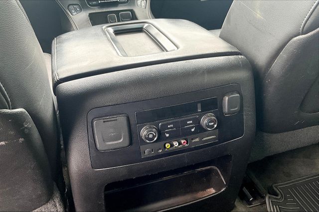 Vehicle image 33 of 34