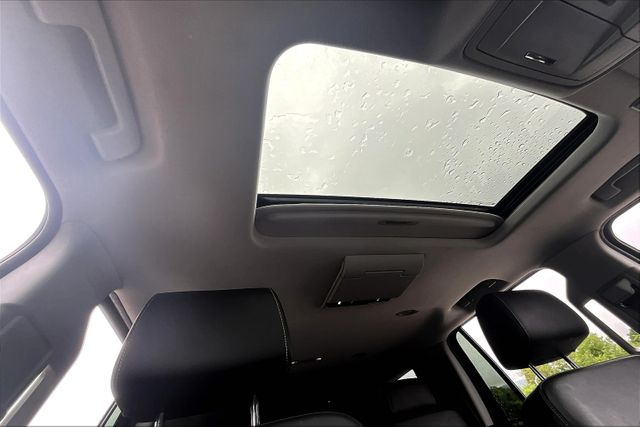 Vehicle image 21 of 34