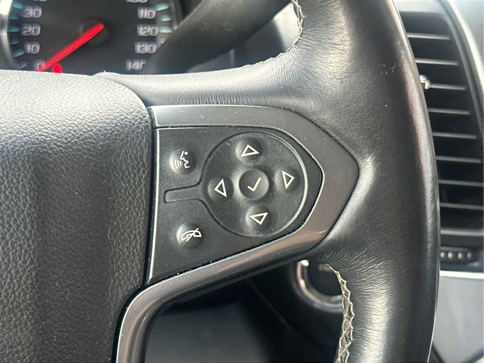 Vehicle image 11 of 48