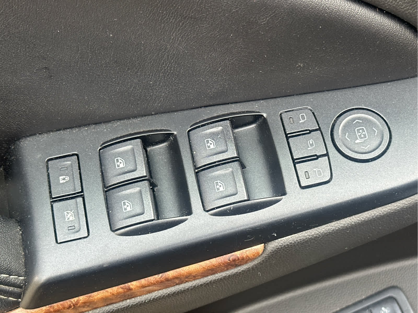 Vehicle image 28 of 48
