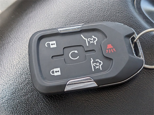 Vehicle image 23 of 32