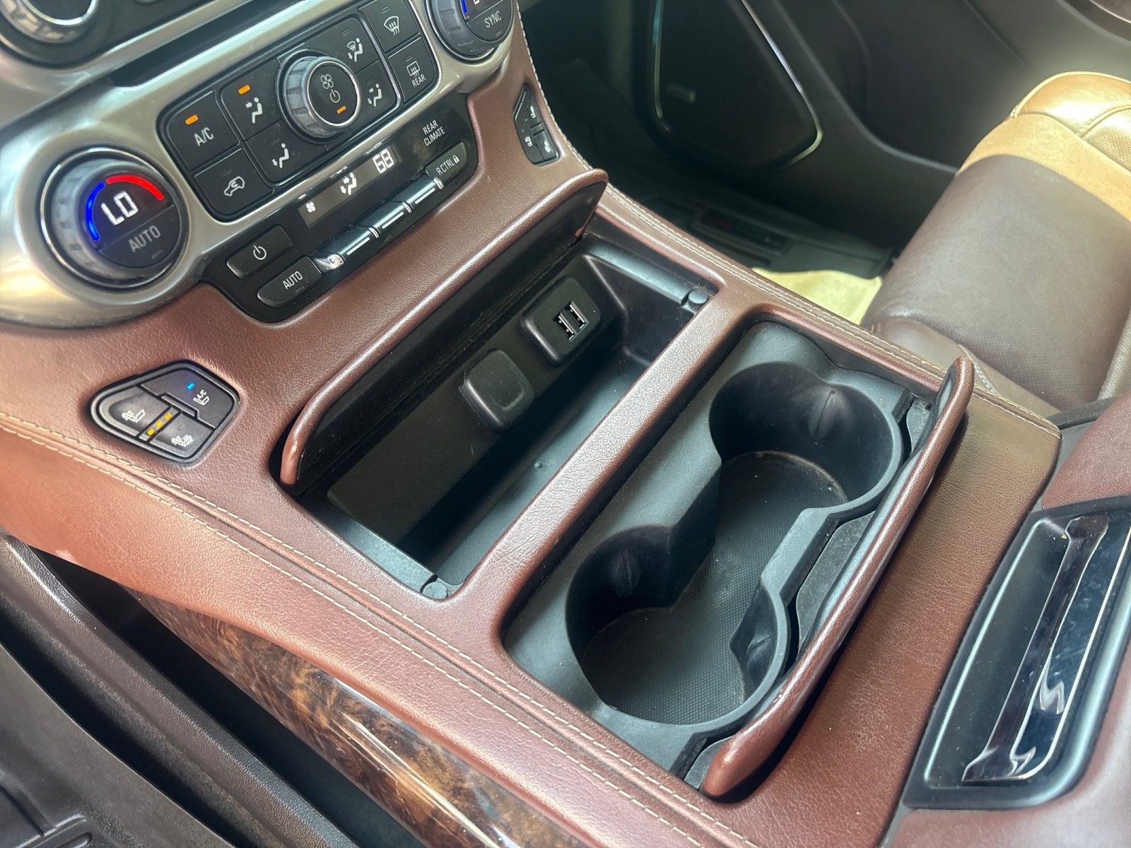 Vehicle image 25 of 40