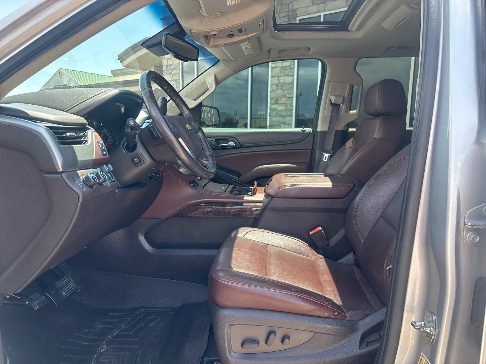 Vehicle image 16 of 40
