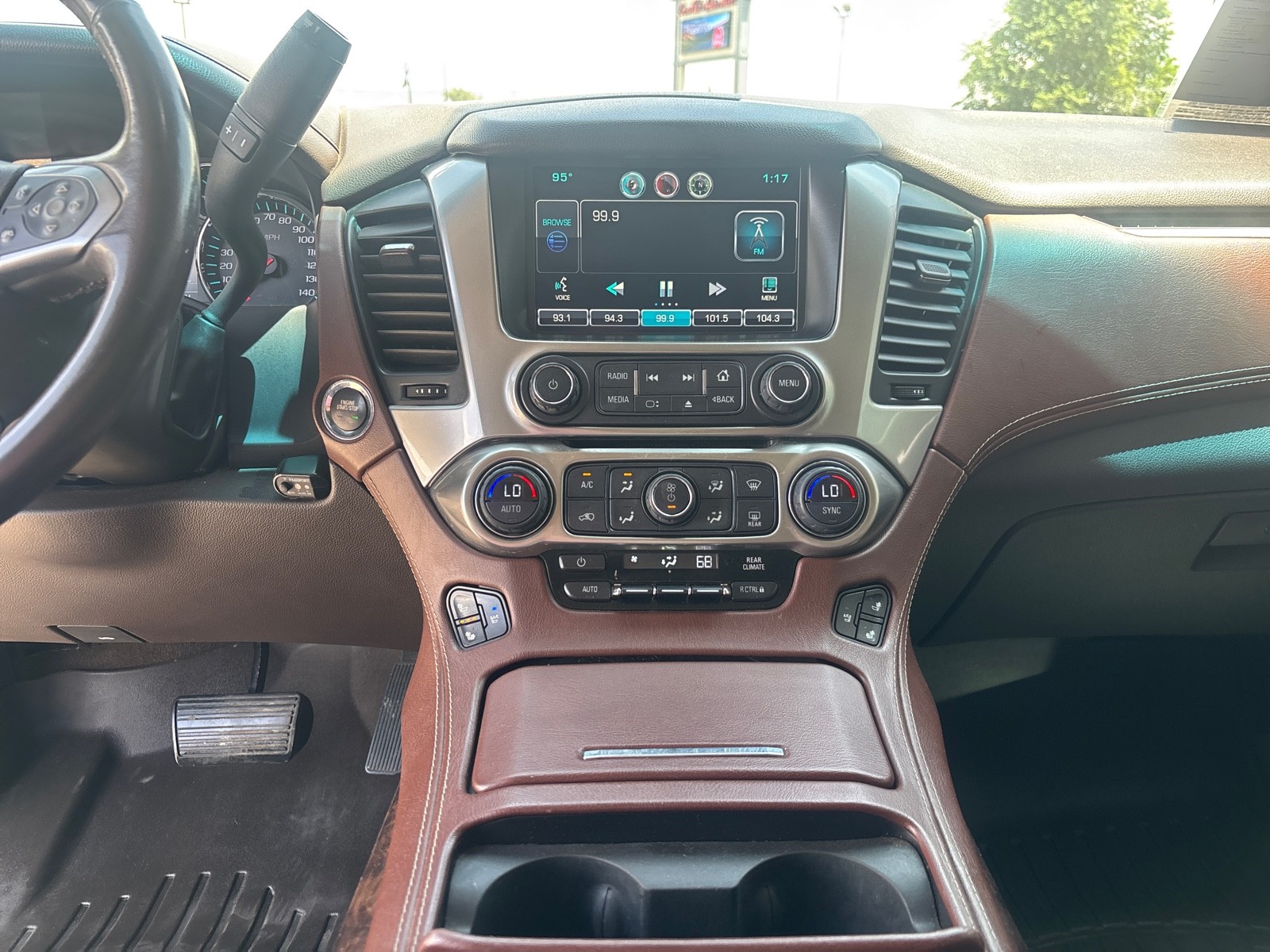 Vehicle image 37 of 40