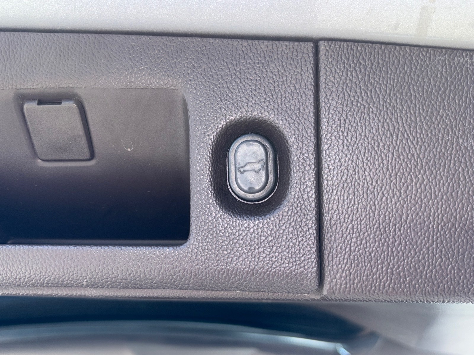 Vehicle image 35 of 40