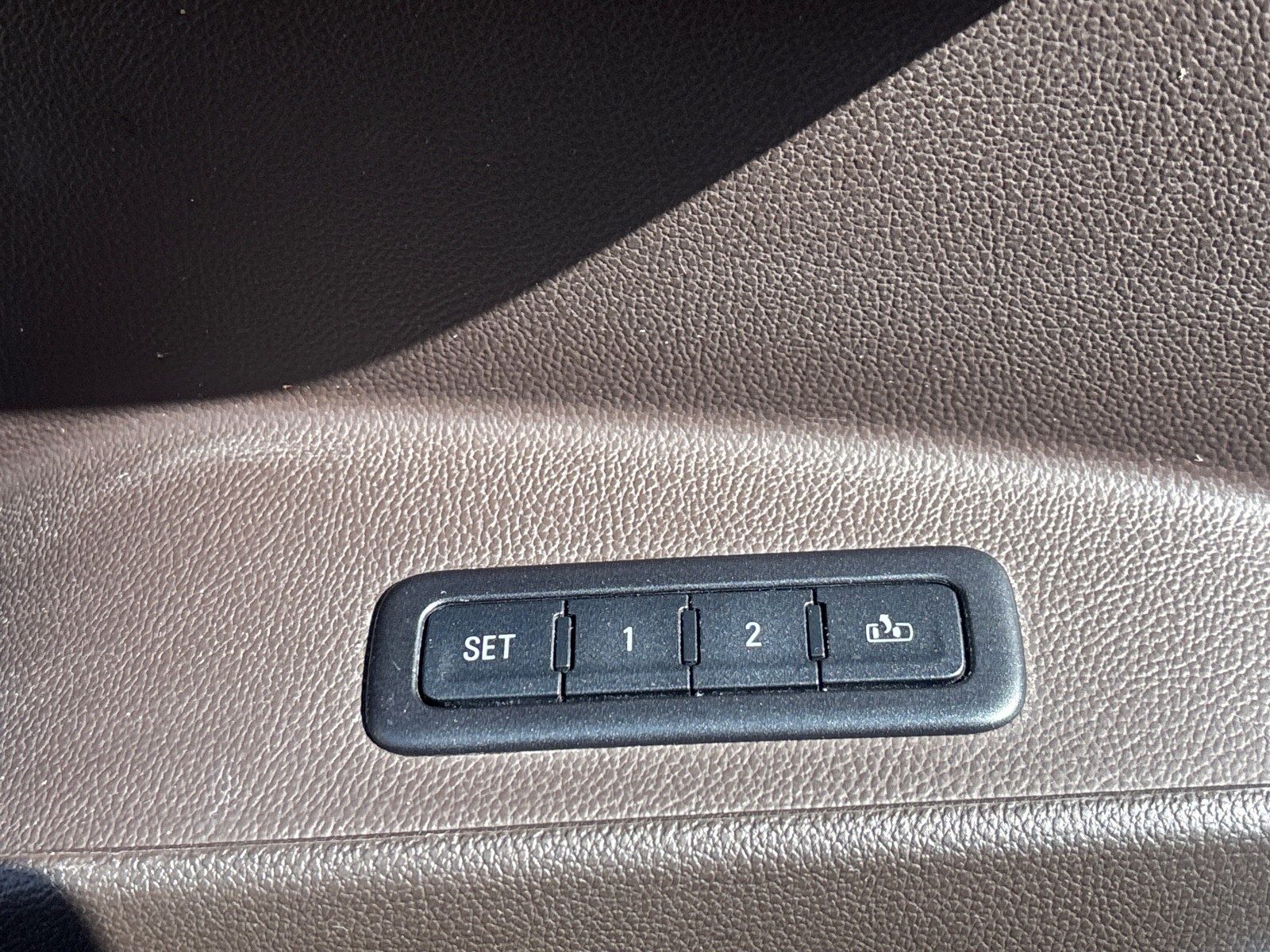 Vehicle image 29 of 40