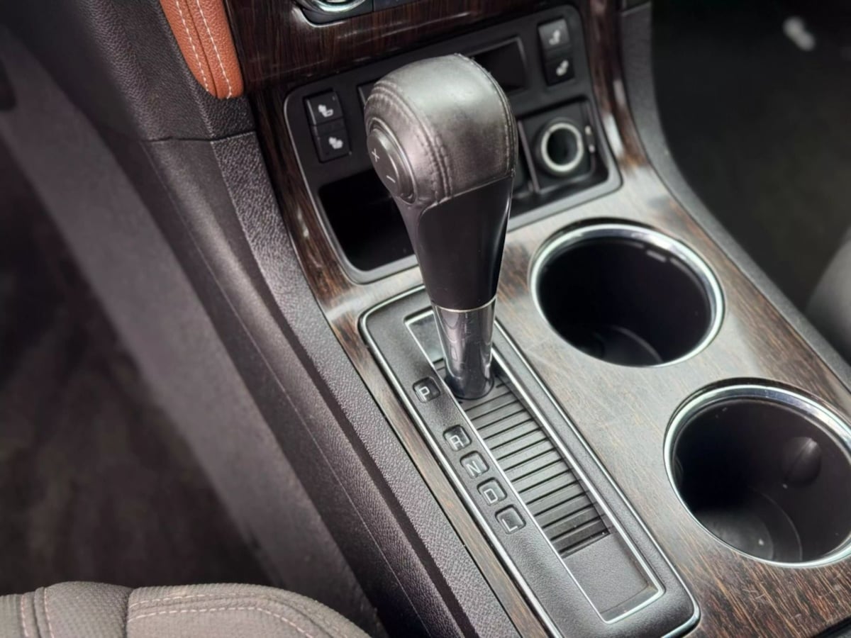 Vehicle image 21 of 29