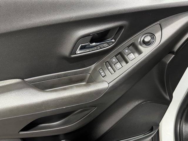 Vehicle image 21 of 29