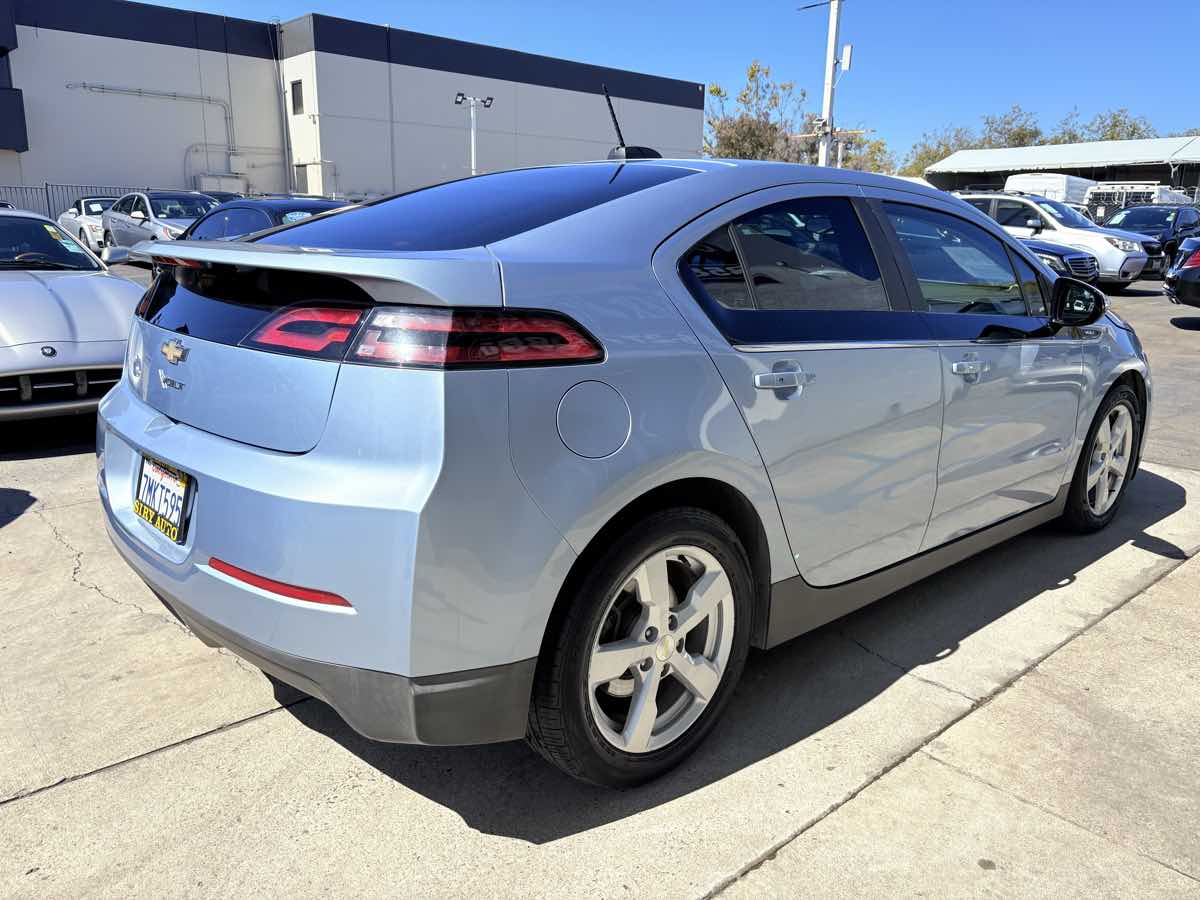 2015 Chevrolet Volt Base Image 4 of 16