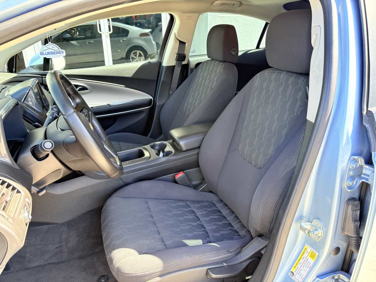 2015 Chevrolet Volt Base Image 9 of 16