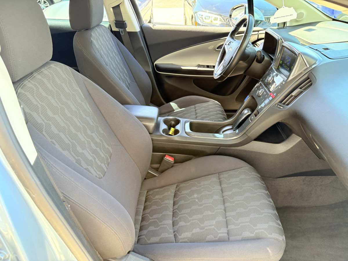 2015 Chevrolet Volt Base Image 10 of 16