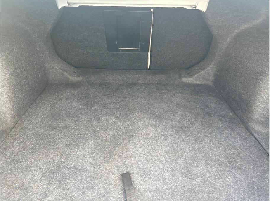 Vehicle image 21 of 23