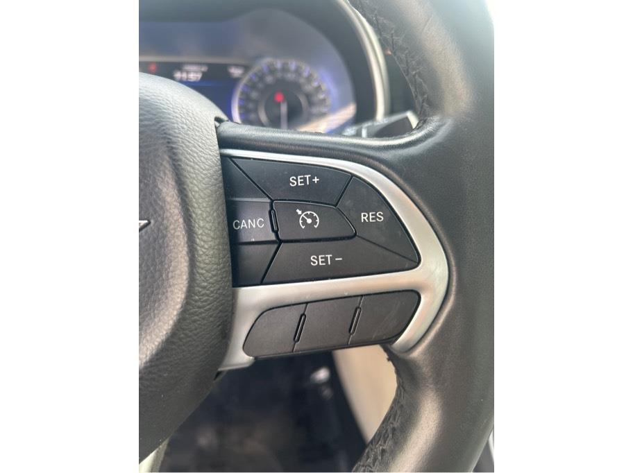 Vehicle image 13 of 23