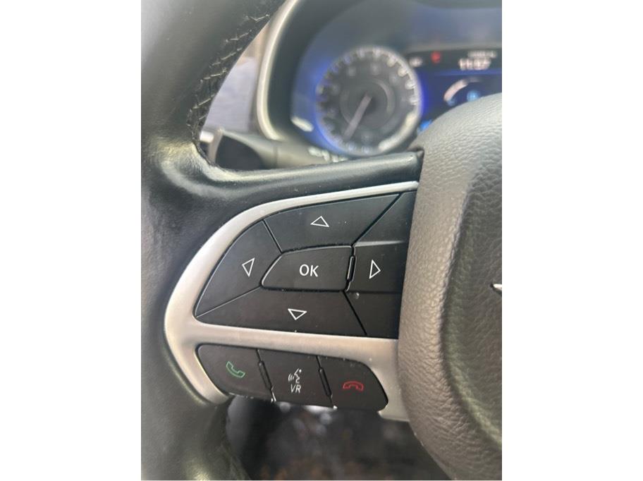 Vehicle image 12 of 23