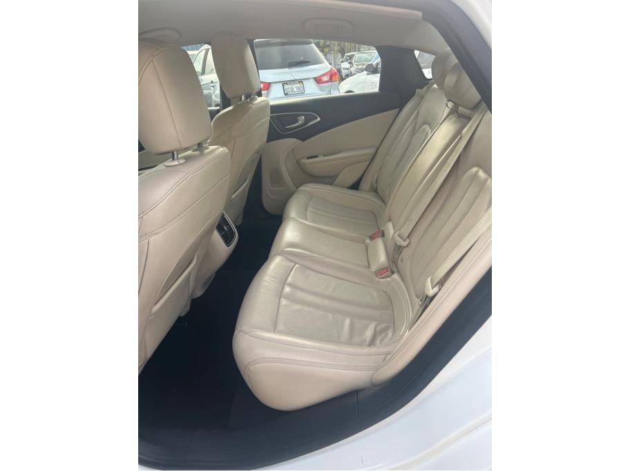 Vehicle image 18 of 23