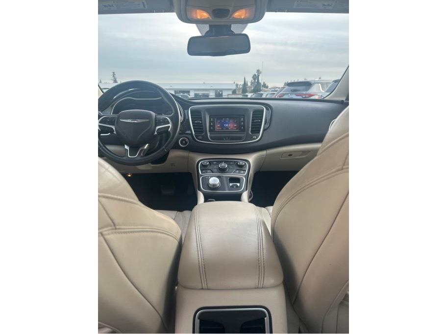 Vehicle image 19 of 23