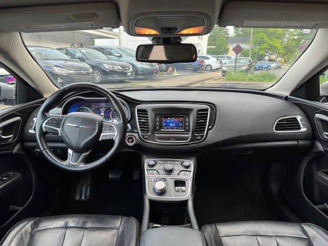 Vehicle image 13 of 17