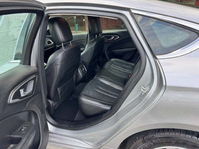 Vehicle image 16 of 17