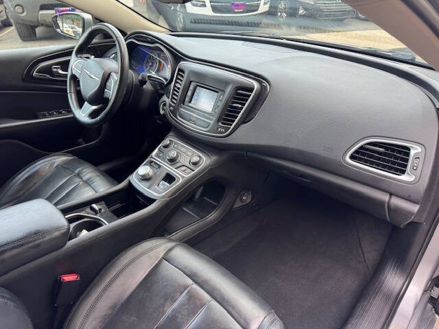 Vehicle image 14 of 17
