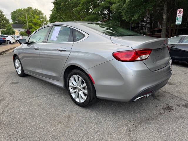 Vehicle image 7 of 17