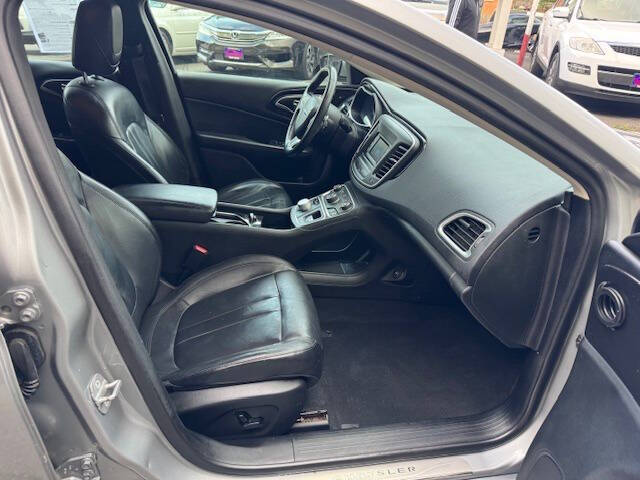 Vehicle image 11 of 17