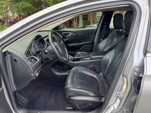 Vehicle image 9 of 17